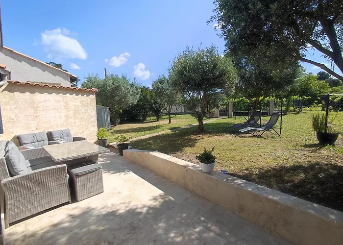 Mazet A 5 Minutes D'uzes Apartmán *