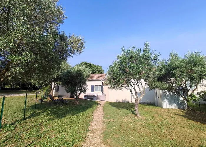 Mazet A 5 Minutes D'uzes Apartmán